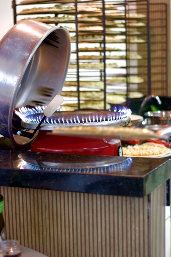 Pizzas do rodízio e forno do Buffet Dom Raphaelo